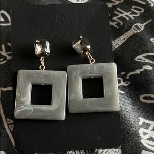 Chic Gray Square Dangle Earrings